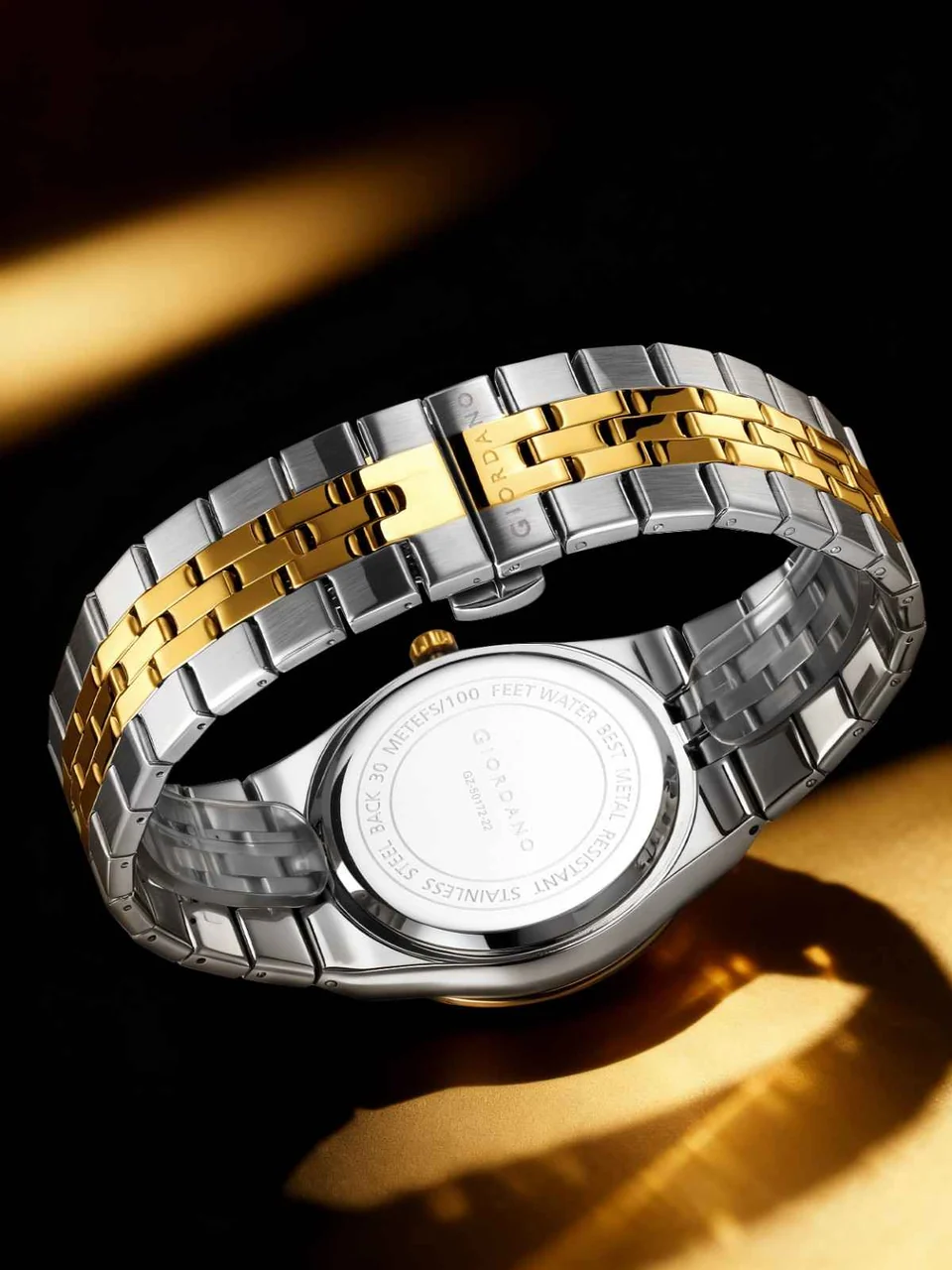 GIORDANO Analog Watch for Men with Honeycomb Dial, Fluted Bezel, Stainless Steel Strap, Date Window & Luminous Hour Markers