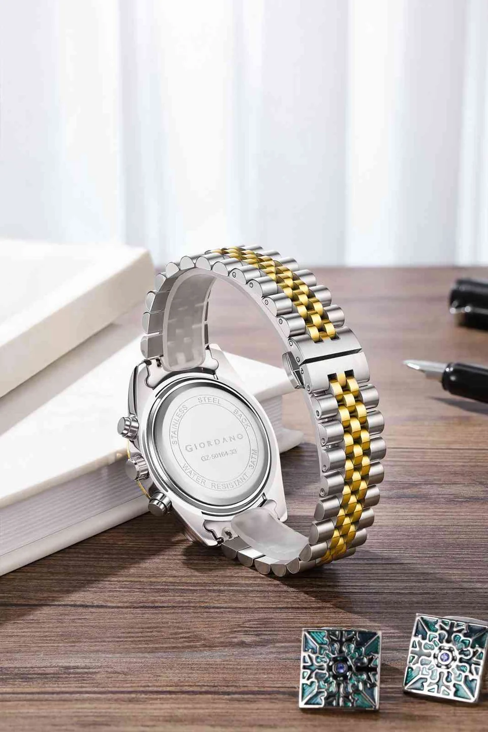Giordano Chronograph Analog Watch for Men – Textured Bezel, Luminous Index Markers, Stainless Steel Strap & Date Display
