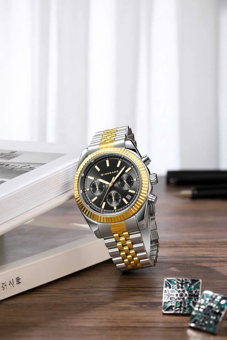 Giordano Chronograph Analog Watch for Men – Textured Bezel, Luminous Index Markers, Stainless Steel Strap & Date Display