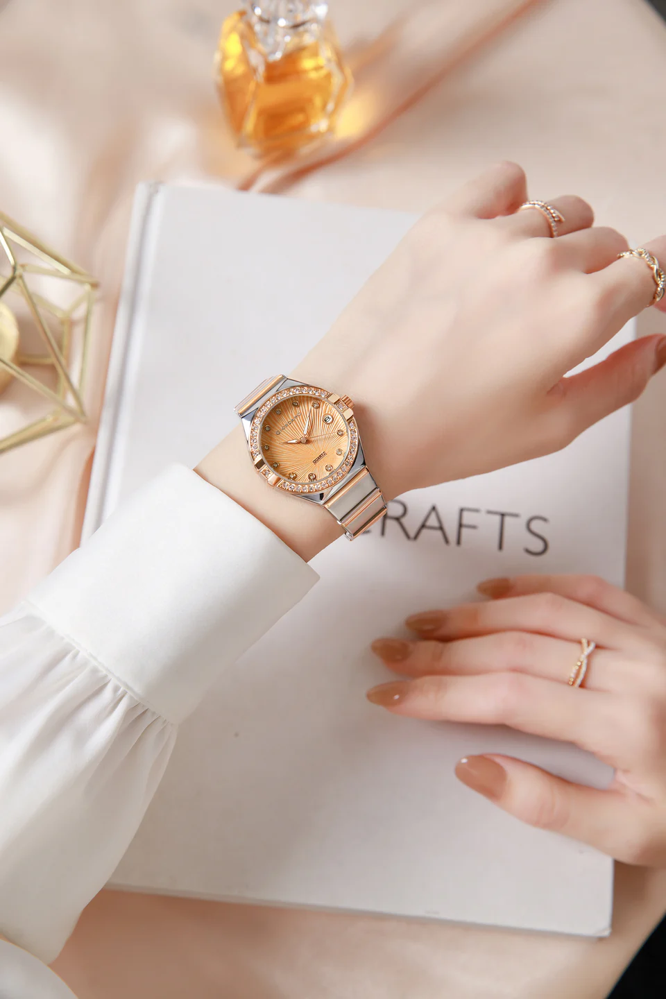 Giordano Analog Quartz Watch for Women with Crystal-Encrusted Bezel, Sunray Textured Dial, Date Display and Two-Tone Stainless Steel Strap